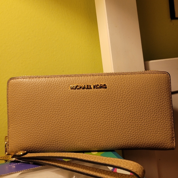 NWT Michael Kors Wallet - Picture 5 of 12